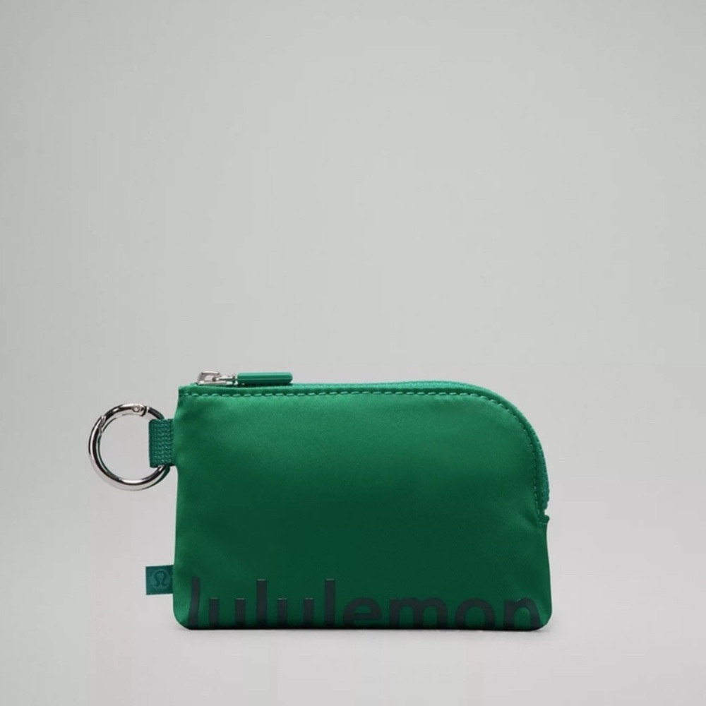 SOLD OUT $34 Lululemon Clippable Card Pouch in Cascade Green/Legacy Green
